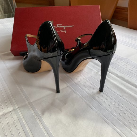 Patent Leather High-Heel Platform Pumps - Picture 7 of 8